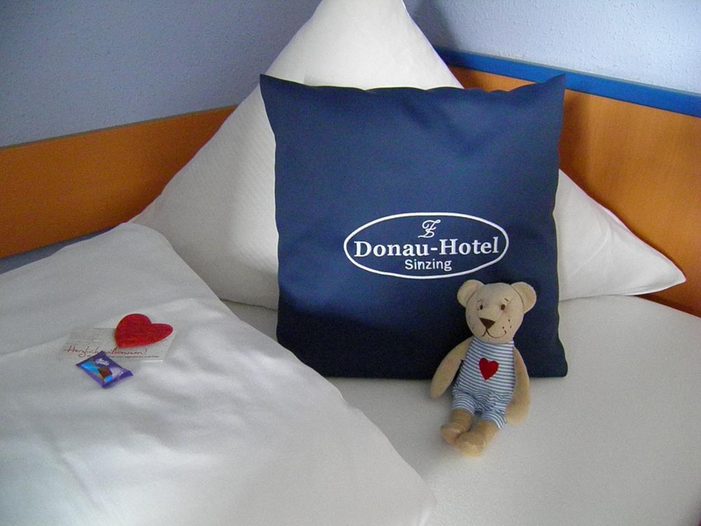 Donau-Hotel Sinzing Buitenkant foto