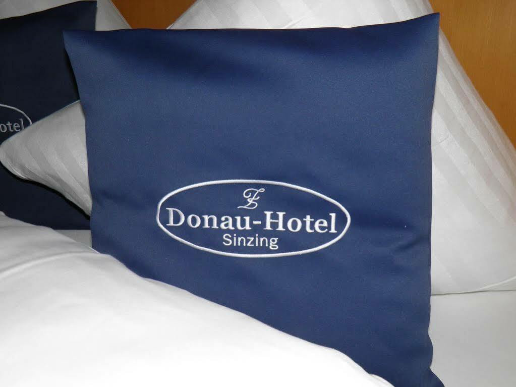 Donau-Hotel Sinzing Buitenkant foto